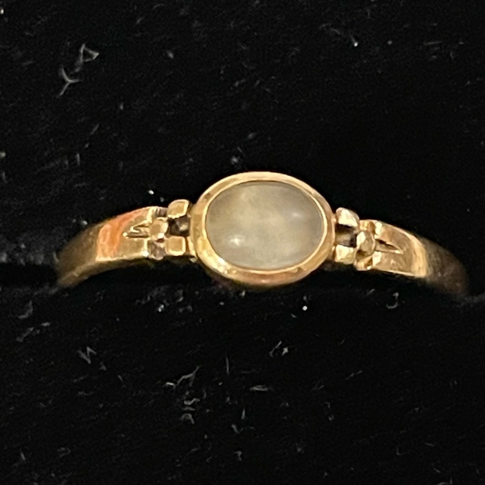 Victorian moonstone 14K yellow gold ring